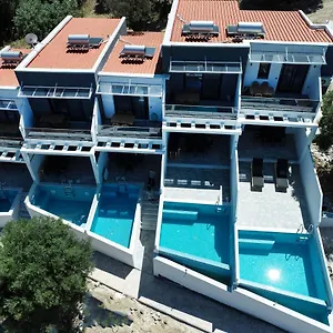 https://villas-kaiafa-ismini.hotelschalkidiki.net