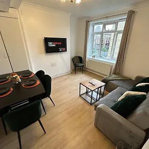 Chic 3 Bedroom Flat Ontower Bridge Apartment London